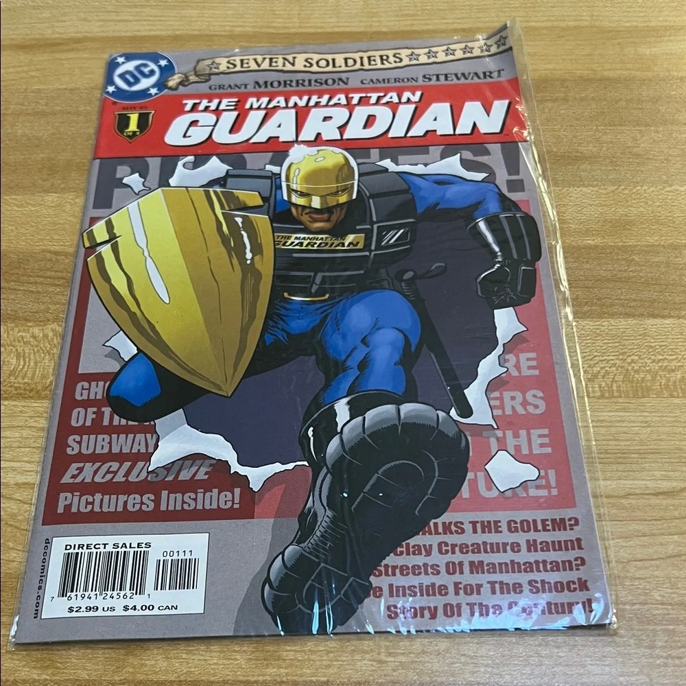#0909+ The Manhattan Guardian Comic Book & Batman Beyond - Picture 2 of 5